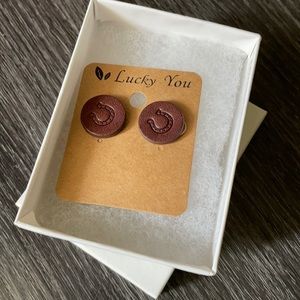 Leather horseshoe earrings 🐴